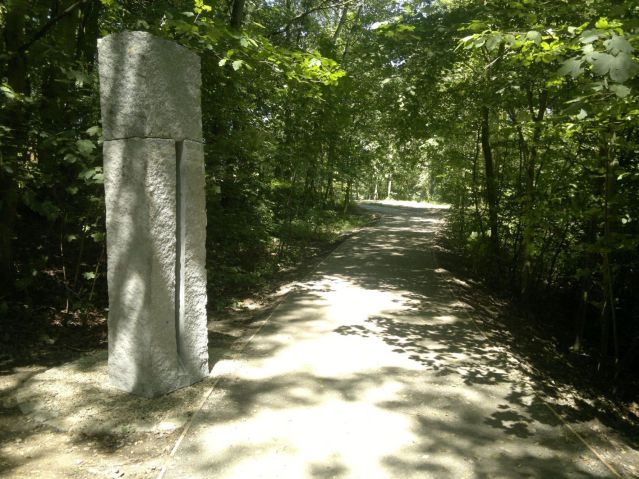 50.rovnobezka - obelisk